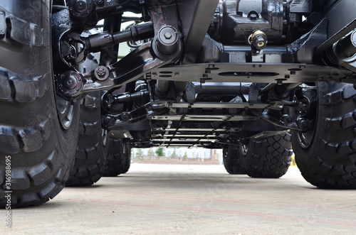 Fotografía Lightweight fixed frame air suspension, air springs and shock absorbers on wheels with tyres