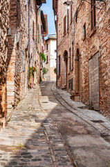  Narrow street in the smal viallge of Spello, Italy