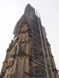 Baugerüst - hoher Kirchenturm wird renoviert	