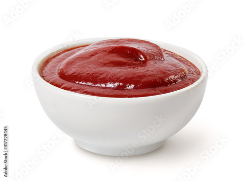 Fotomural Tomato ketchup in a bowl isolated on white.