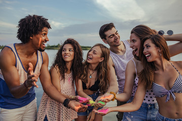 Canvas Print - Who doesn’t love to get together with friends?