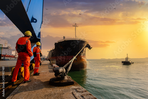 Cuadros en Lienzo mooring man in charge of safety sailing of the ship leaving from the port