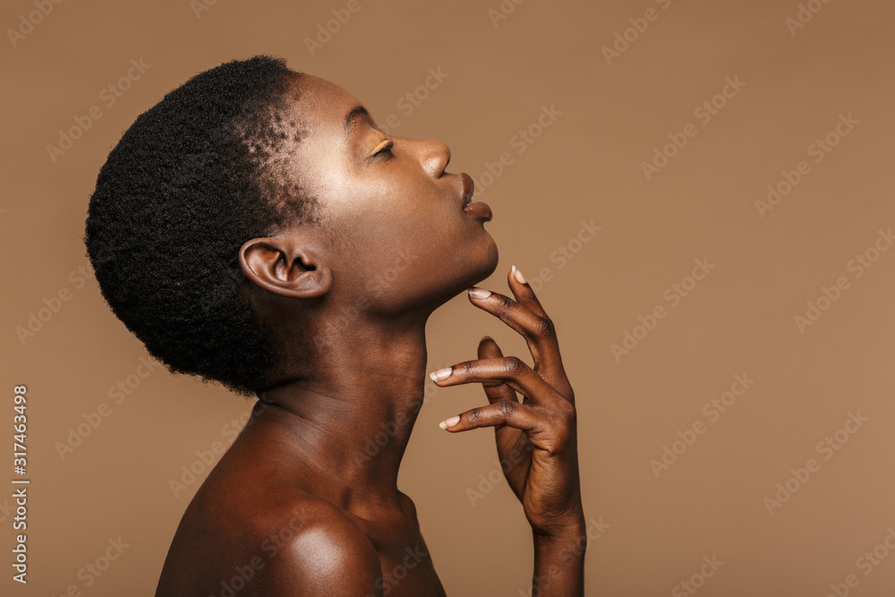 Beauty portrait of young half-naked african woman with short black hair - obrazy, fototapety, plakaty 