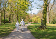 canvas print picture - gemeinsamer Lebensabend Seniorenpaar beim Parkspaziergang
