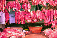 Meat For Sale At Market Butcher Shop In Hong Kong　香港の市場で売られる肉 肉屋