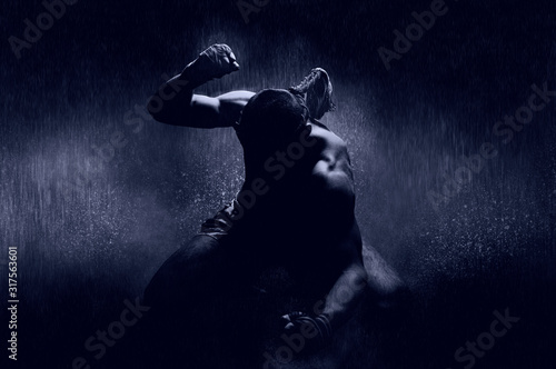 Εκτύπωση καμβά Thai boxer in the rain and under a blue spotlight