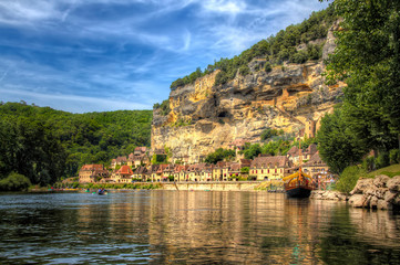 Canvas Print - Approaching La Roque Gageac on the River Dordogne, France