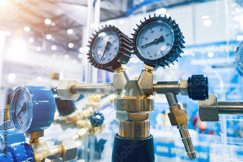 Fotografía Flow regulator to lower the gas pressure entering the regulator from the cylinde