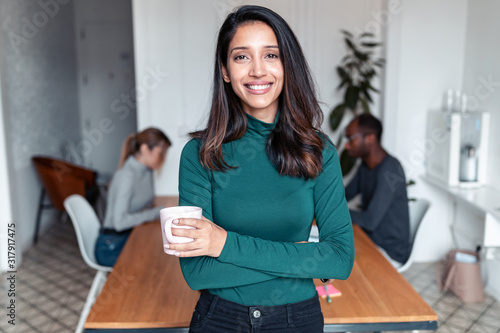 Fotografía Young indian business woman entrepreneur looking at camera in the office