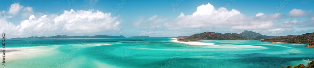 Panoramic view of beautiful white heaven beach with copy space - obrazy, fototapety, plakaty 