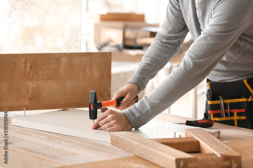 Cuadros en Lienzo Handyman assembling furniture in workshop