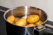 Feste Kartoffeln weich kochen im Wasser