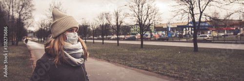 Fotomural MERS-CoV Chinese infection Corona Virus masked girl on the background of the cit