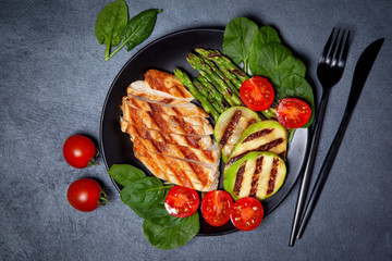 Canvas Print - grilled chicken with vegetables