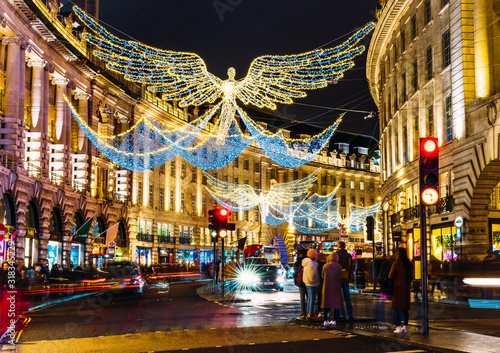 Fotomural London, UK/Europe; 21/12/2019: Luminous angels in Regent Street as Christmas decoration