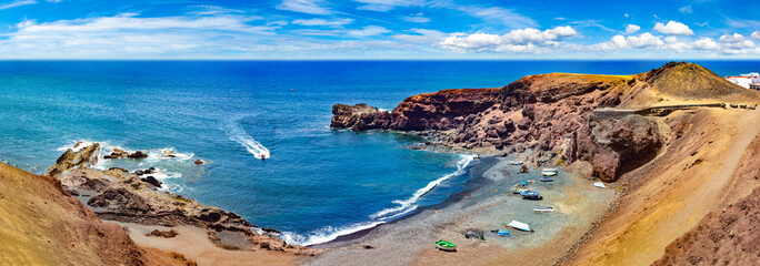 Wall Mural - Canary island and Spanish beach.Scenic landscape Green lake in El Golfo, Lanzarote island, Spain