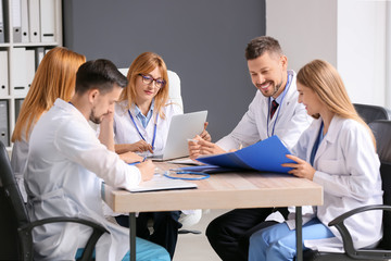 Canvas Print - Team of doctors during meeting in clinic