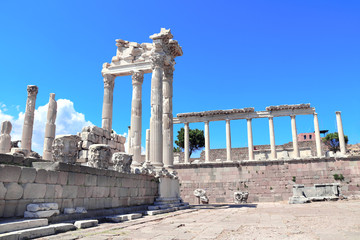 Canvas Print - Ruins and columns of Temple of Trajan at Acropolis of Pergamon, Turkey