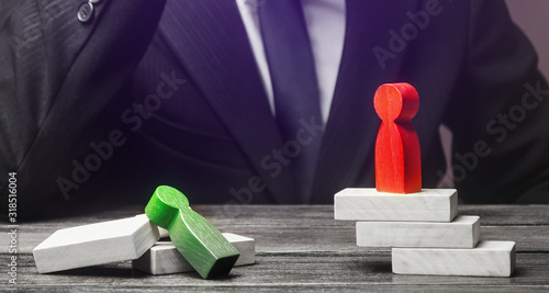Cuadros en Lienzo Green human figure is defeated in confrontation with opponent