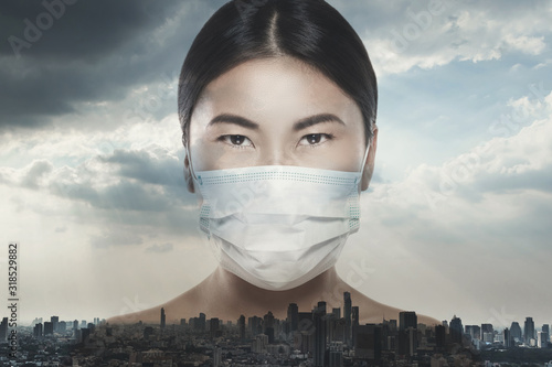 Fotomural Asian woman is wearing facial mask during virus epidemic