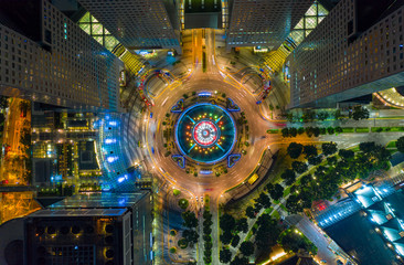 Fototapete - Top view of the Singapore landmark financial business district with skyscraper. Fountain of Wealth at Suntec city in Singapore at night