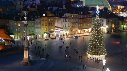 Wall Mural - City of Warsaw in Poland at night, Old Town, King Sigismund Column and illuminated Christmas tree on the Castle Square