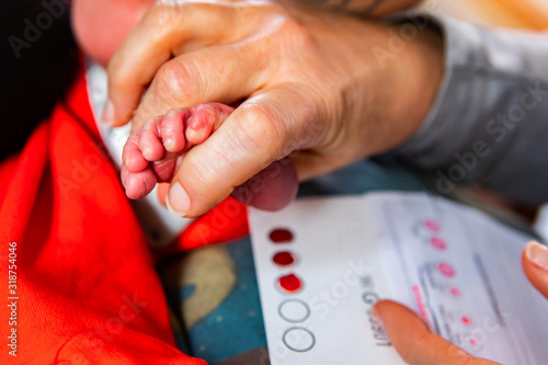 Fotomural A selective focus shot as a midwife nurse carries out health checks on a newborn