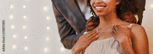 Cuadros en Lienzo Cropped of man putting beautiful necklace on woman neck