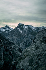 Wall Mural - Grandes montañas nevadas