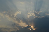 Fototapeta Na sufit - The light of the rising sun in the morning surrounded by clouds.