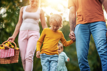 Canvas Print - Family going on picnic in countryside