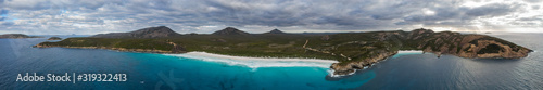 Fotografía Aerial panoramic view of Hellfire Bay and Little Hellfire Bay in Cape Le Grand N