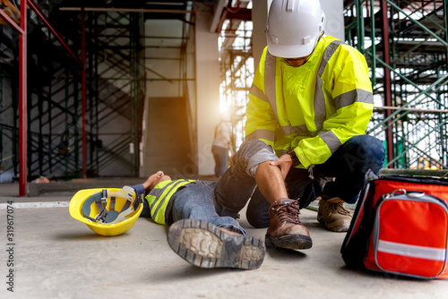 Fotografía First aid support accident at work of construction worker at site