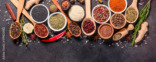 Cuadros en Lienzo Spices and herbs over black stone background