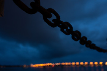 chain and city 