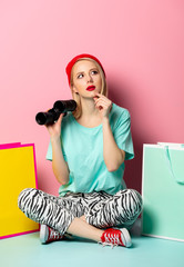 Canvas Print - Style woman with shopping bags and binoculars