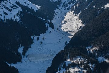 Hoher kasten über den wolken