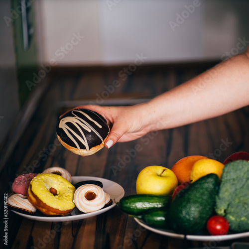 Cuadros en Lienzo cheat meal, healthy eating, balanced nutrition, snacking, diet breakdown, weight losing