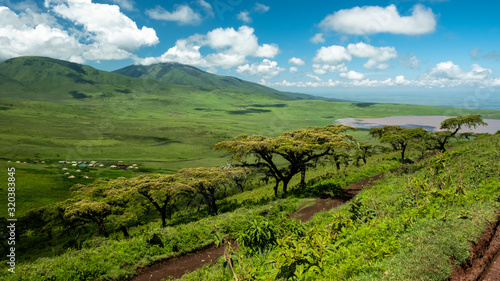 Fototapeta Wioska Massai w kraterze Ngorongoro w Tanzanii