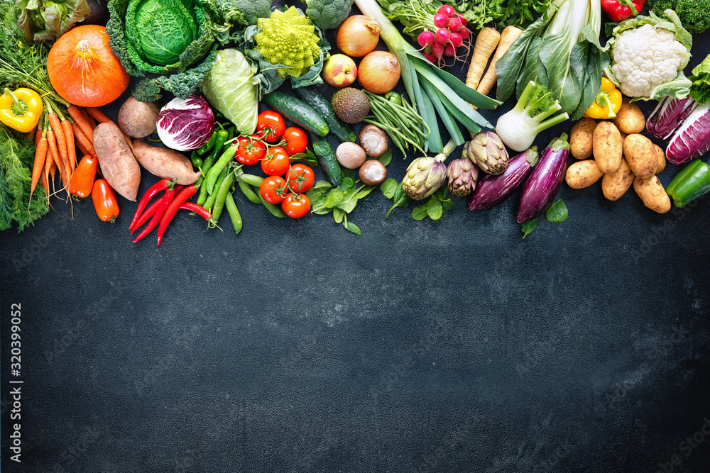 Food background with assortment of fresh organic vegetables - obrazy, fototapety, plakaty 
