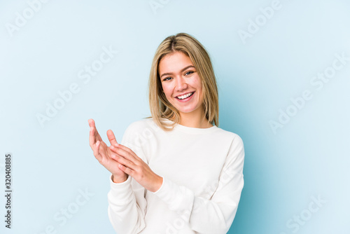 Photographie Young blonde caucasian woman isolated feeling energetic and comfortable, rubbing hands confident