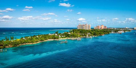 Fototapete - Panoramic landscape view of Paradise Island, Nassau, Bahamas.
