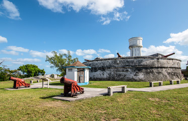 Fototapete - Landscape with Fort Fincastle and old cannons. New Providence, Nassau, Bahamas