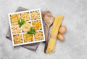 Poster - Various pasta in wooden box