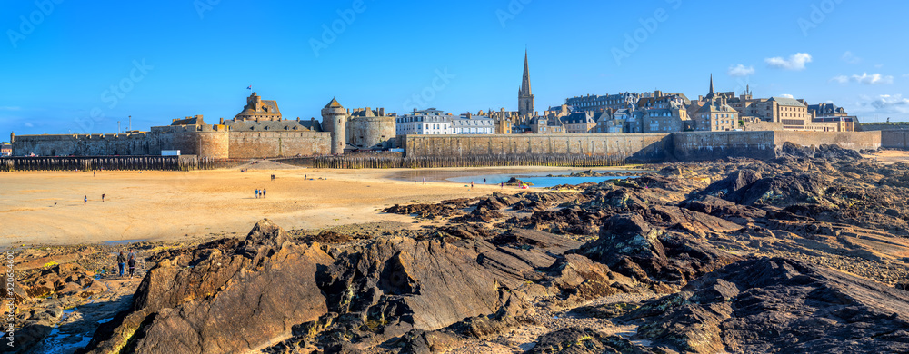 St Malo walled city, Brittany, France - obrazy, fototapety, plakaty 