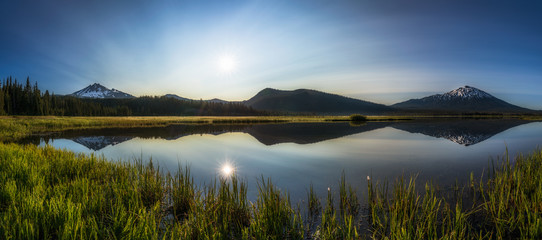 Wall Mural - Sunny Mountain Reflections - Sparks Lake - Oregon