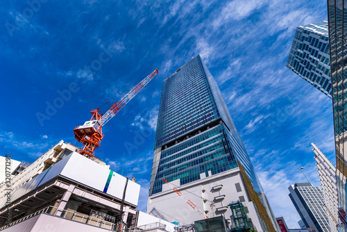 再開発が進むjr 渋谷 駅前の風景 渋谷スクランブルスクエア と大型クレーン Stock Foto Adobe Stock