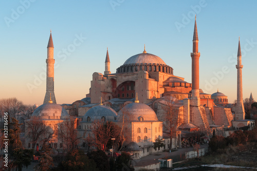 Cuadros en Lienzo Istanbul, Turkey - Jan 11, 2020: Turkey Istanbul Elevated view of the Hagia Soph