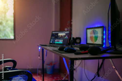 Cuadros en Lienzo Desk content creator in the house studio and equipment laptop monitor display