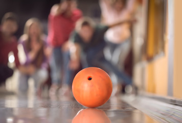 Canvas Print - Group of friends in bowling club, focus on ball